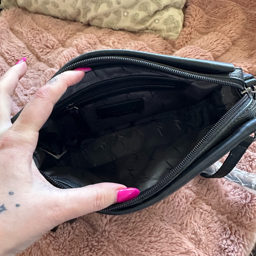 Simply Vera Vera Wang Elegant Black Crossbody Bag - Picture 3 of 4